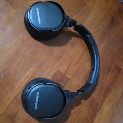Steelseries Arctis Wireless Headphones 