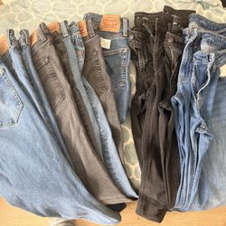 Ladies 6 Pairs Of Levi’s Size 27/28 And 5 Pairs Of Old Navy Size 2/4