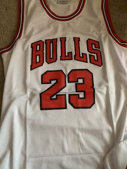 Jordan bulls jersey stitched size m-l only right now