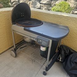 Weber Charcoal Grill With Gas Starter And Table