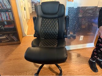 Office chair 2 months old  great condition