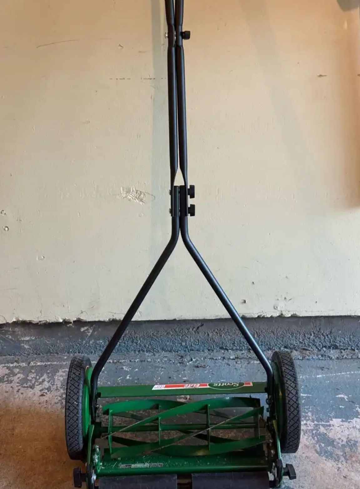 Scott’s Manual Lawn Mower