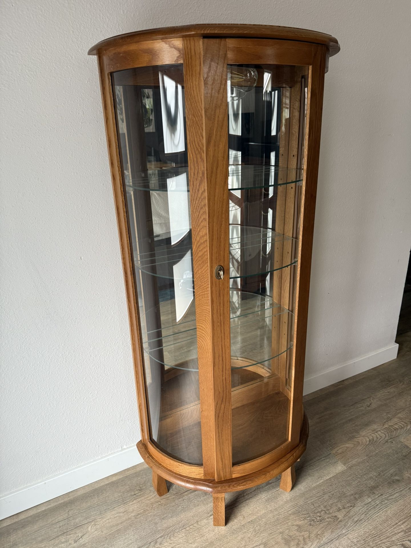 GRACEFUL curio - display cabinet - lit - 3 shelves - working lock with key - oak -delivery available