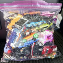 HotWheels Lot (‘bout 70) New Condition 
