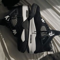 Jordan Retro 4 White Thunder Size 7