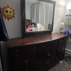 King Size Bed With Mirror And Dresser 