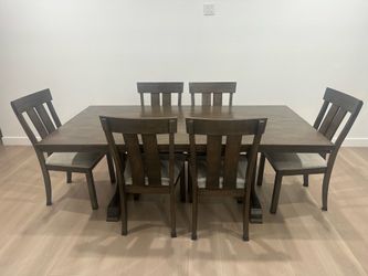 Dining room table set with 6 chairs