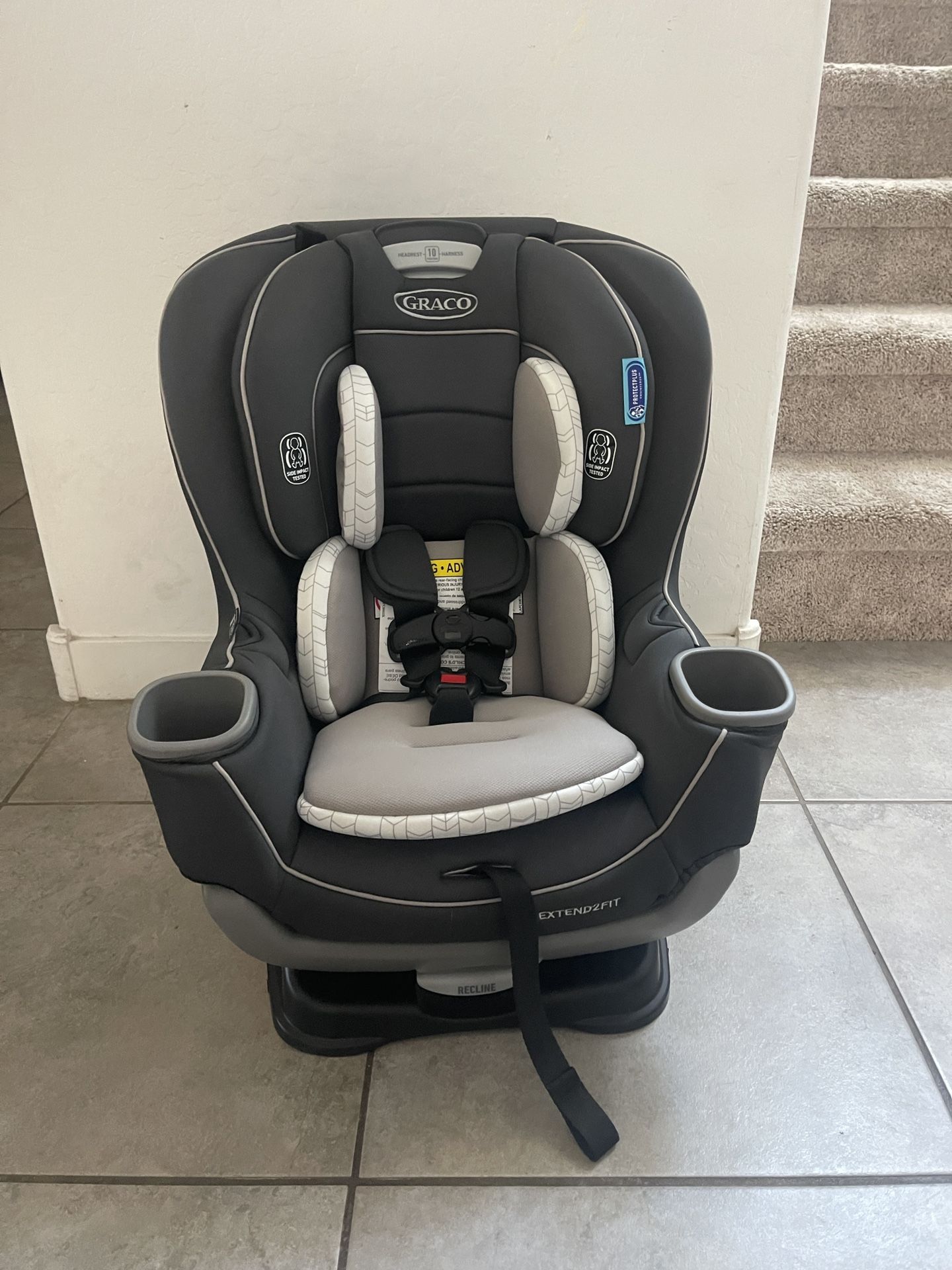 Graco Extend2Fit Convertible Baby Car Seat, Rear and Forward Facing, Adjustable Extension Panel for Extra Legroom, Gotham
