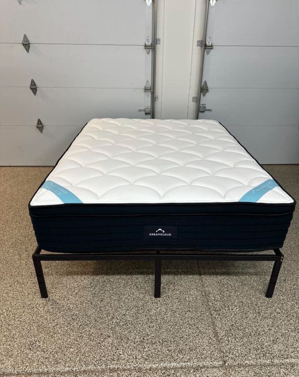 🛏️ QUEEN hybrid Memory Foam Mattress - Like New 