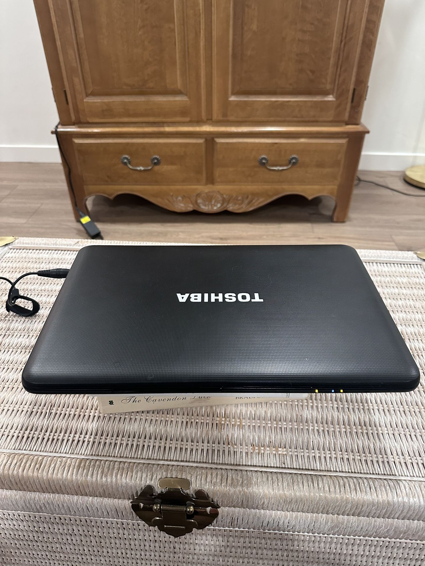 Toshiba Satellite C855D-S5106 Laptop NEEDS BATTERY