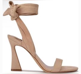*New* Nine West Tan Heels