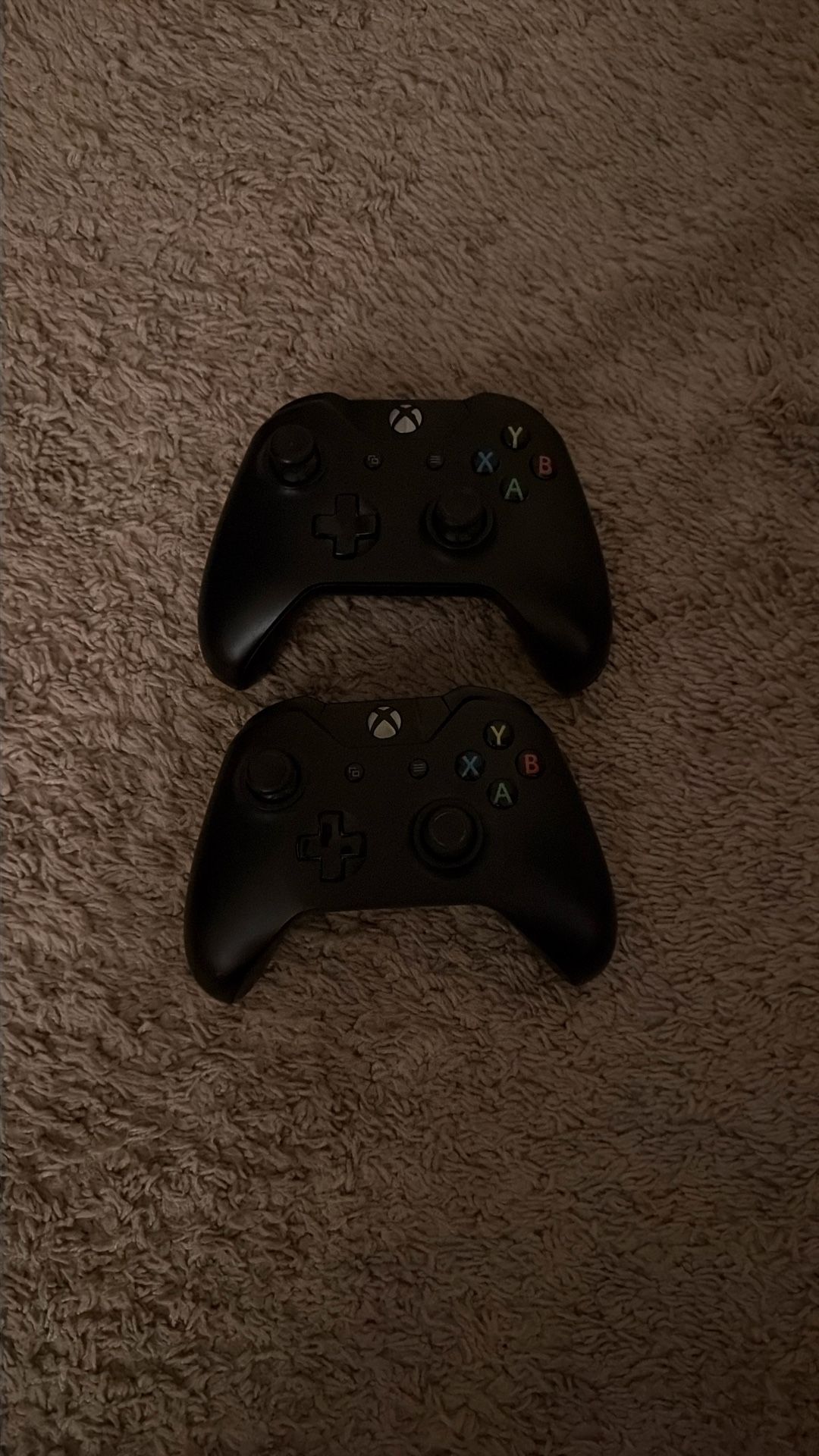 Xbox One Controllers (Black, Quantity 2)