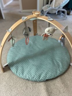 Ingenuity Cozy Spot Reversible Duvet Activity Gym with Wooden Toy Bar