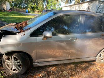 2007 Honda fit low miles. Everything is good. Besides the radiator the bumper transmission coolant line and it does not have a title.