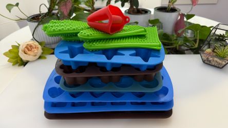 Lot Wilton Easy Flex Silicone Mold, Gloves for Baking
