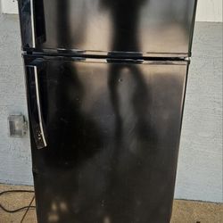 Refri In Good Condition 