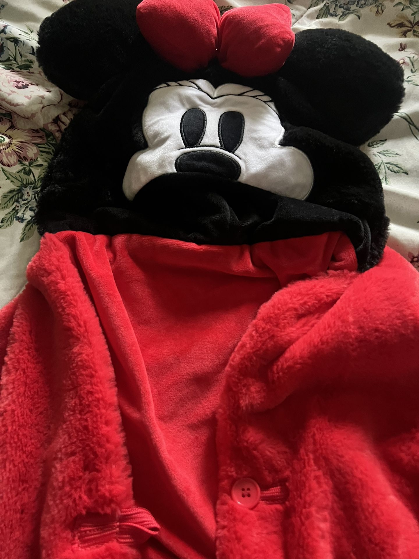 Disney Minnie Oversized Hoodie Robe Blanket. Comfortable and perfect for lounging. See pictures New no tags. Great Gift