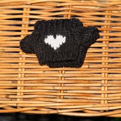 10.5cm Labubu sweater Pin For Love knitted Piece Black with white heart