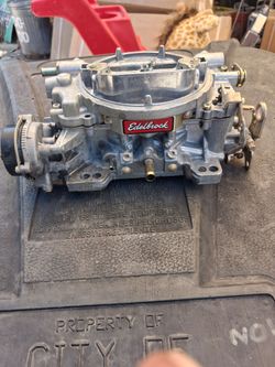 PRACTICALLYNEŴ EDELBROCK 1406!!! 200$