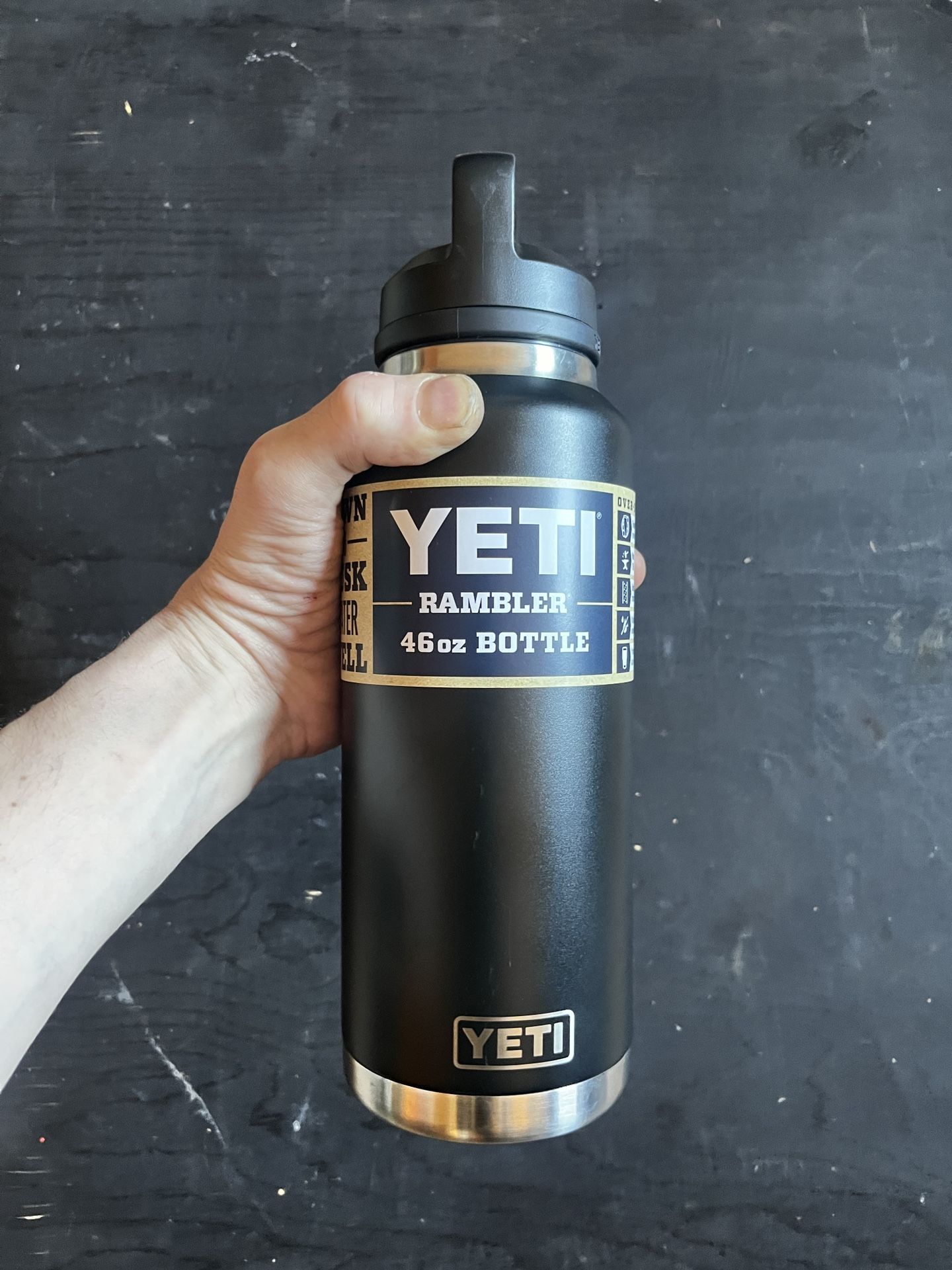 YETI 46oz Rambler Bottle - NEW