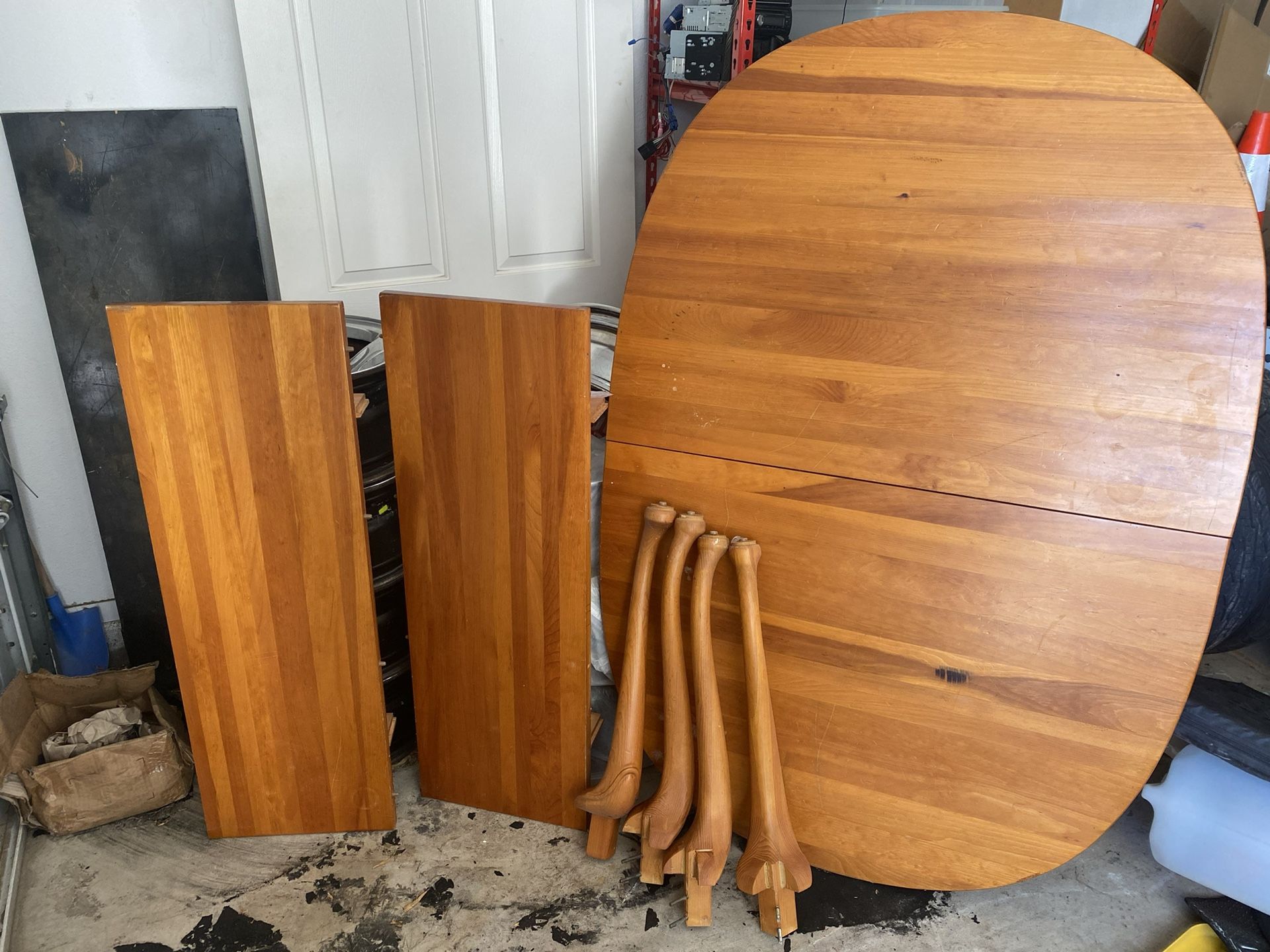 Complete Dining Room Table And 4 Chairs With 2 Leaves
