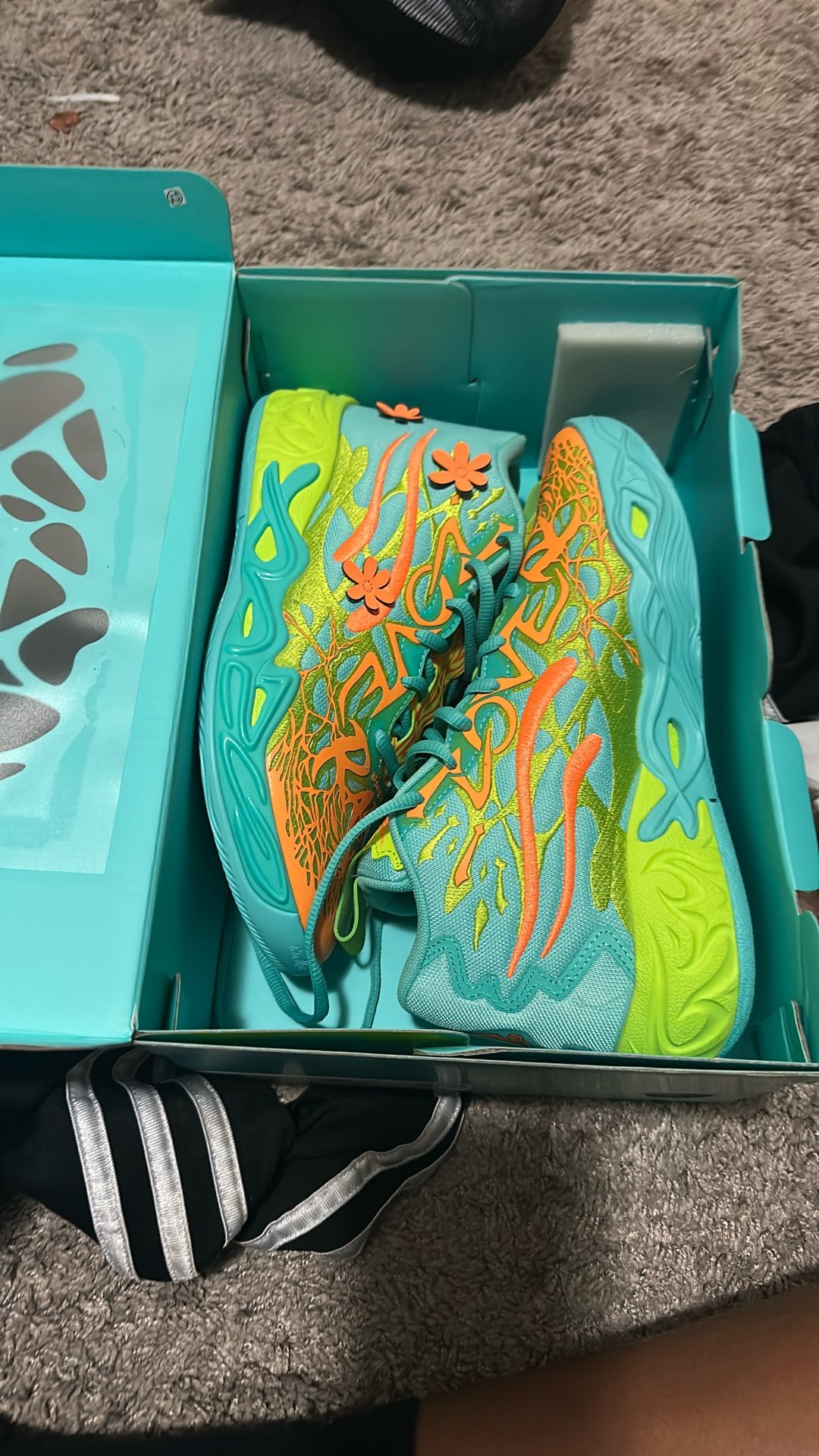 lamelo scooby doo size 6