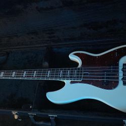 Marcus Miller 5string Bass 