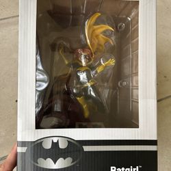 Thinkgeek Batgirl Statue