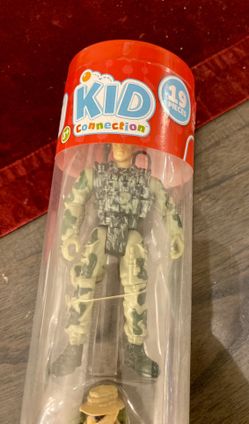 Kid Connection Toys 18-Piece Little Pony/Military, and Small Animal Figures. New in its box.