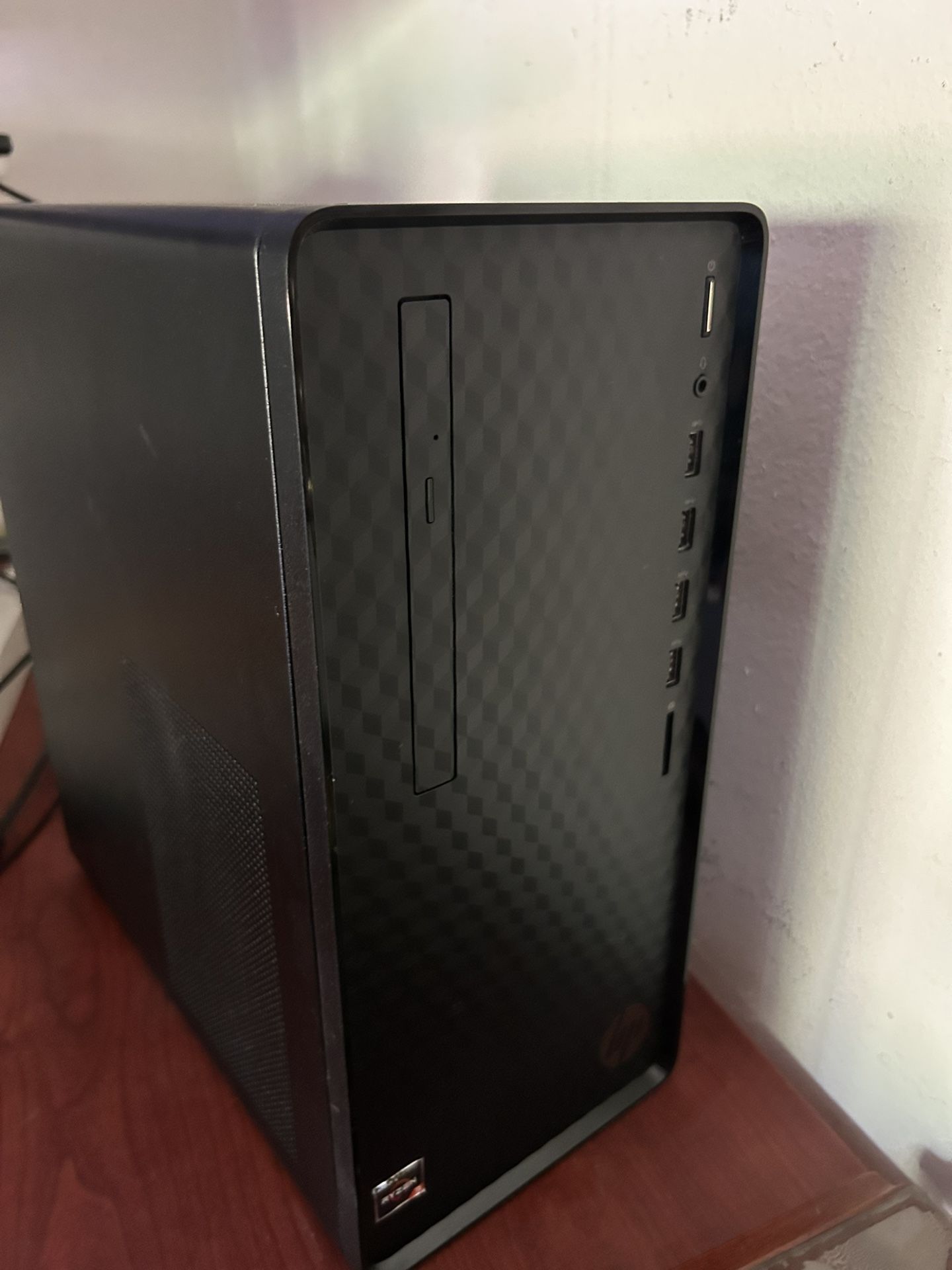 HP Desktop Computer M01-F0033W