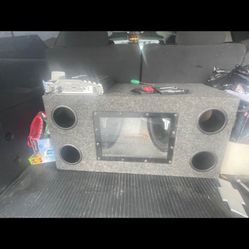 JL audio 2 12’s comes with amp 1250 watts