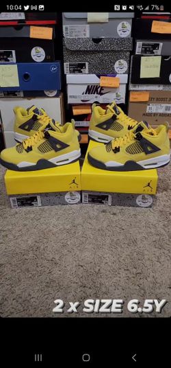 Jordan 4 "Lightning" Size 6.5Y