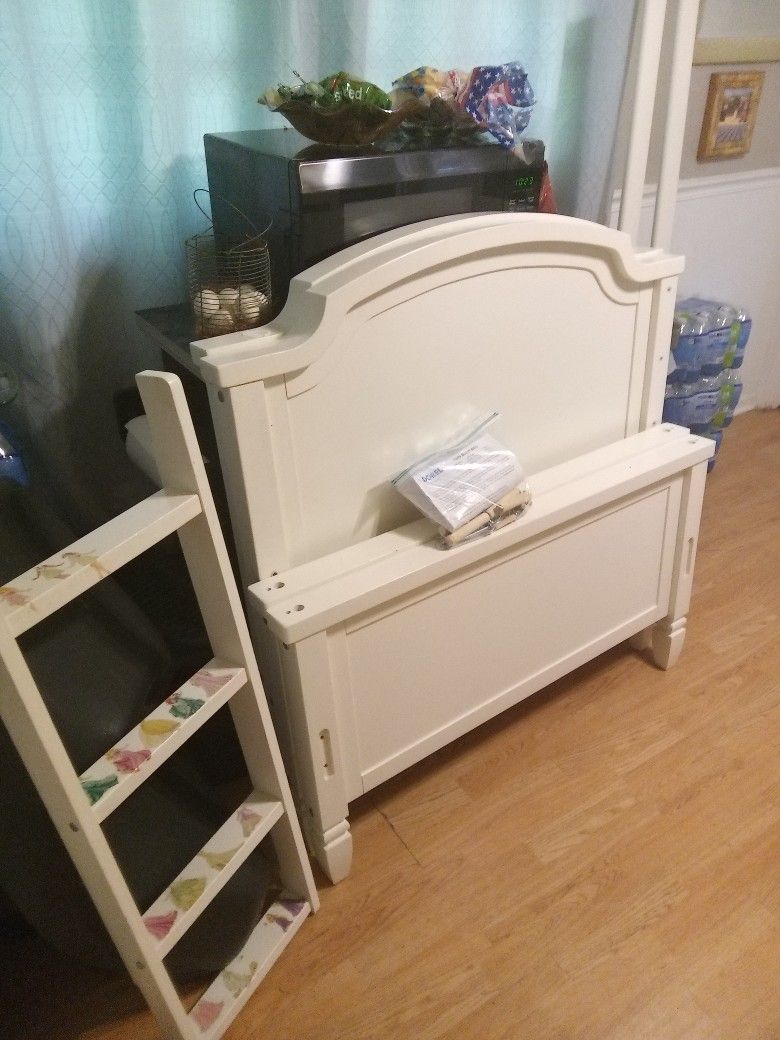 Twin Over Twin White Bunk bed Set With Mattresses
