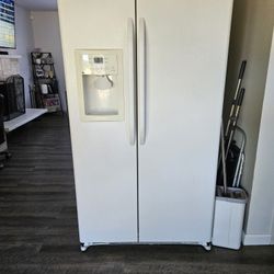 GE Side By Side Refrigerator 
