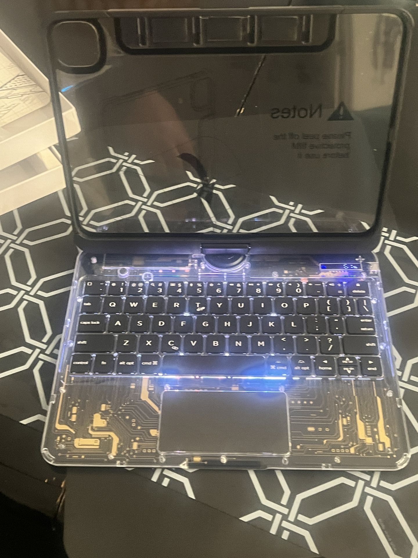 iPad Rotating Keyboard And Case