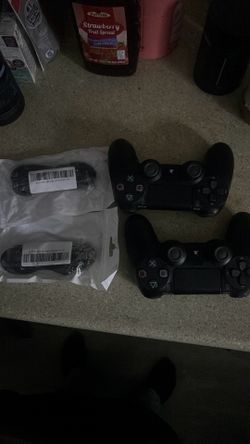 2 ps4 controllers