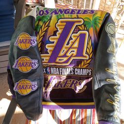 Like New "Pro Standard Lakers Jacket Size Large,Pick Up Only.