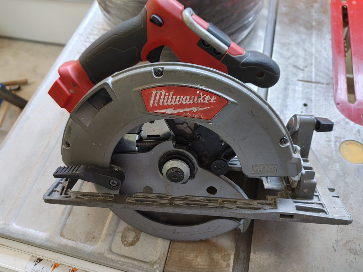 Milwaukee M18 Fuel circular saw