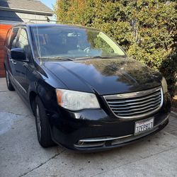 2014 Chrysler Town & Country – Flex Fuel 