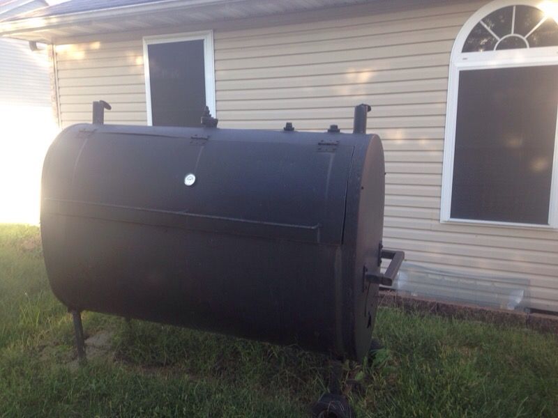Large steel BBQ smoker/grill