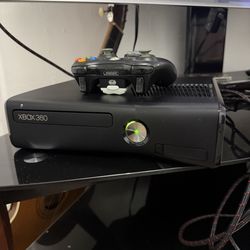 Xbox 360 Excellent Condition With 320 gb yes 🙌 and One Original Xbox 360  one Controller And Power Supply HDMI Cord Gaming Classic Console