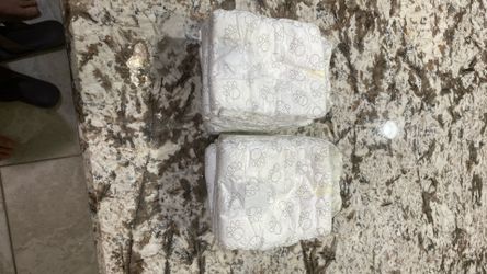 🐾 For Sale: 8 Unused Puppy Pads 🐾