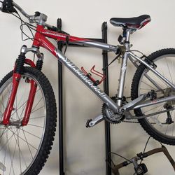 Specialized 17in Mountain Bike