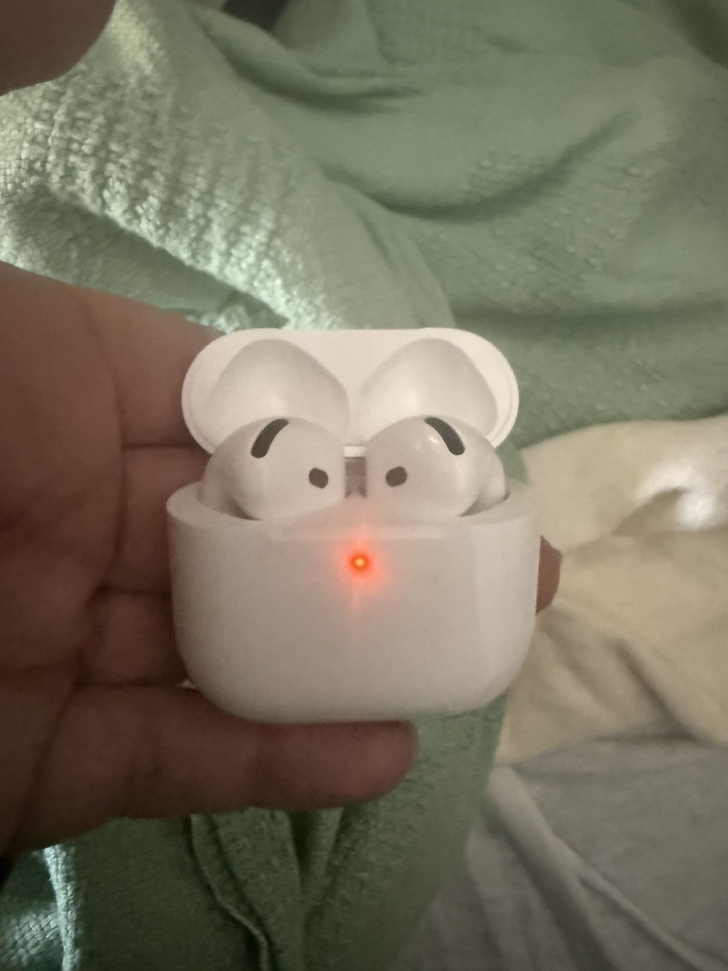 APPLE AIRPOD 4 (WITH ACTIVE NOISE CANCELLING)