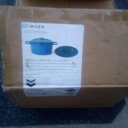 Brand New Dutch Oven 7 Quart Traditional Top Silicone Lid
