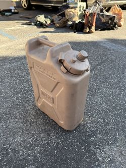 Durable water jerry can