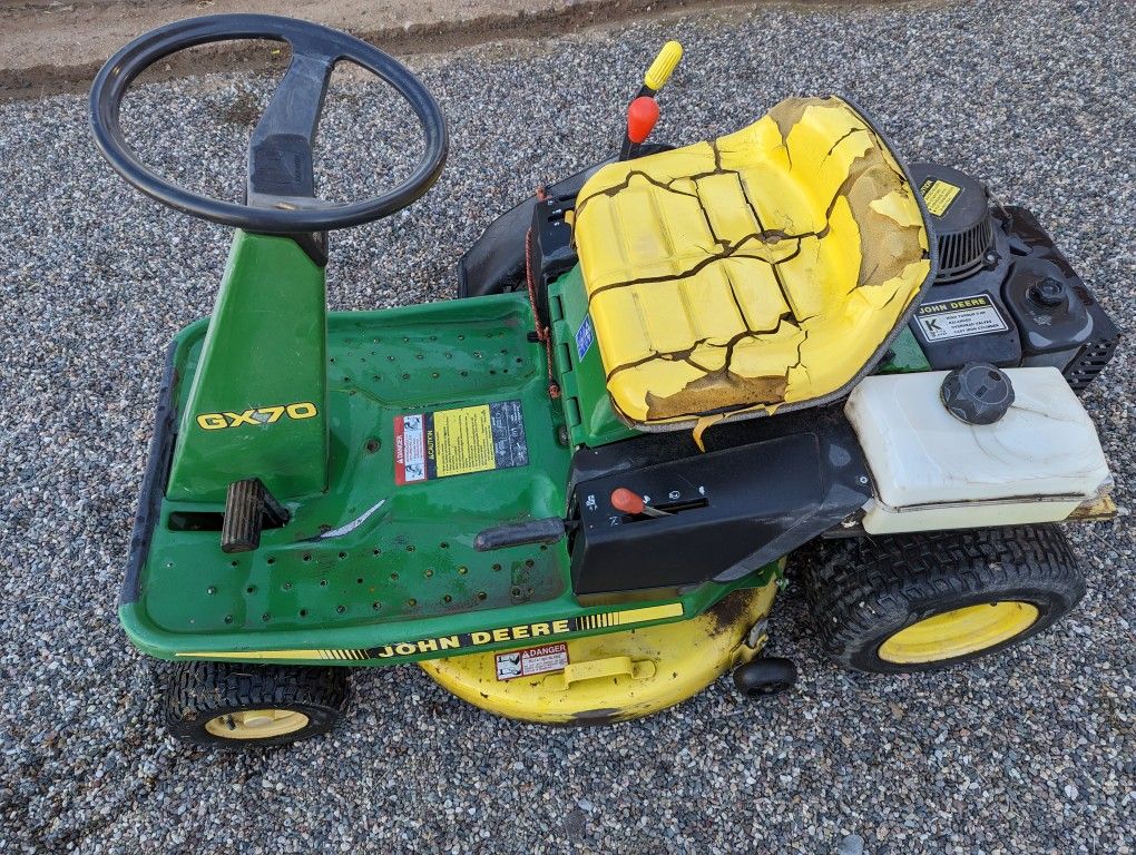 Riding Mower - John Deere GX70