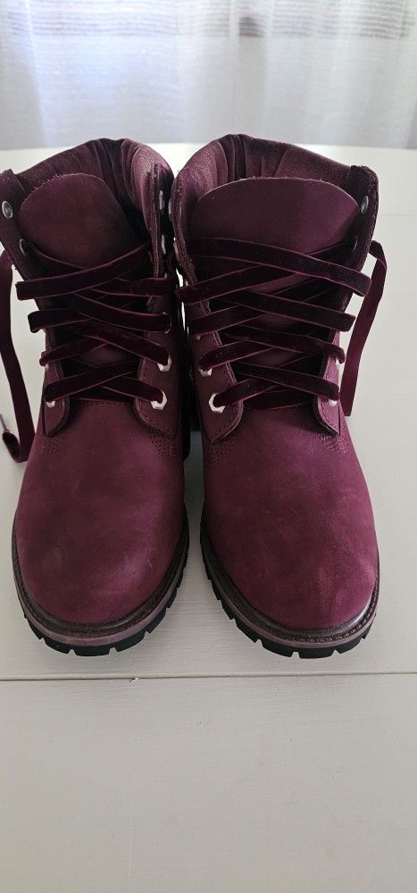 Timberland Boots Ladies  8 1/2  burgendy