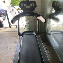 Treadmill - Life Fitness 95T