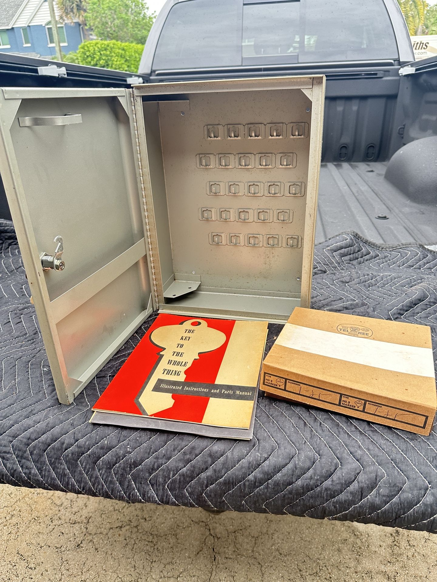 Vintage Steel Key Box by Telkee